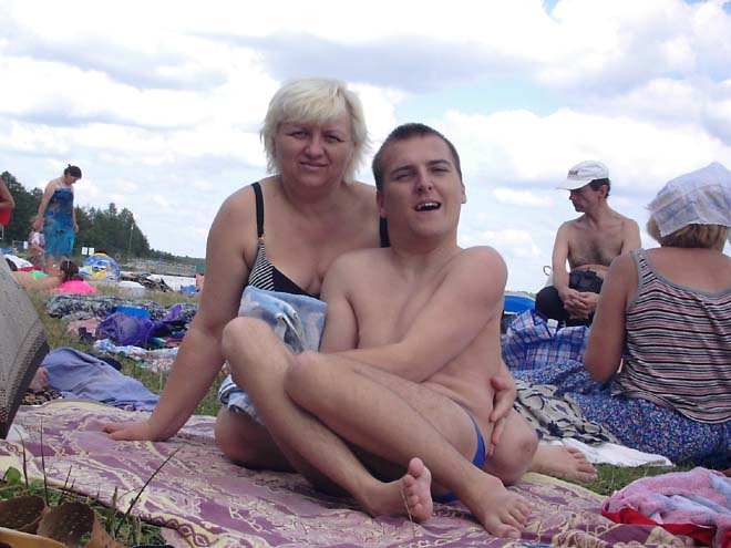 Це я з мамою відпочиваю на озері Світязь
